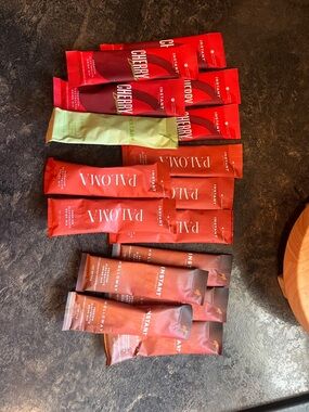 Paloma & Cherry Instant Drink Packets - Assorted Red and Brown Sachets